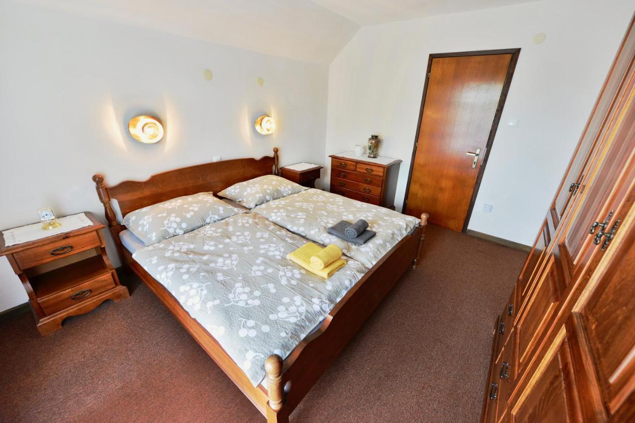 Holiday Home Davca Церкно Екстер'єр фото